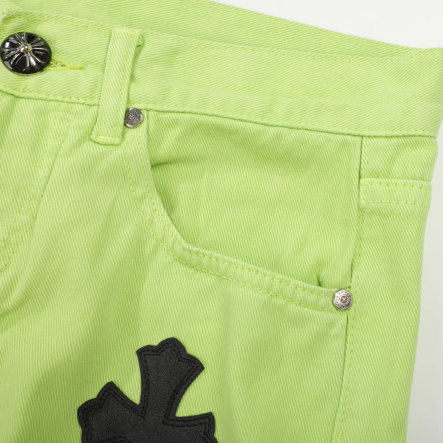 P260 Chrome hearts CH green cow king Yang Mi's same style sex recods limited green cow jeans. Really restores the ultimate texture of Vintage. Italian special cowhide print and cut. Customized sheepskin three-layer thick line leather. The whole is spliced in heavy water washing process. Craftsmen hand-splash ink. You can see the details. Three-dimensional cutting version. Loose and comfortable. Not picky about the figure. Makes taller and slimmer. Seiko factory. Original quality control. Same style for men and women. Can be matched with couples. Versatile recommendation. Essential jeans for all seasons Color: Green Size: S-XL